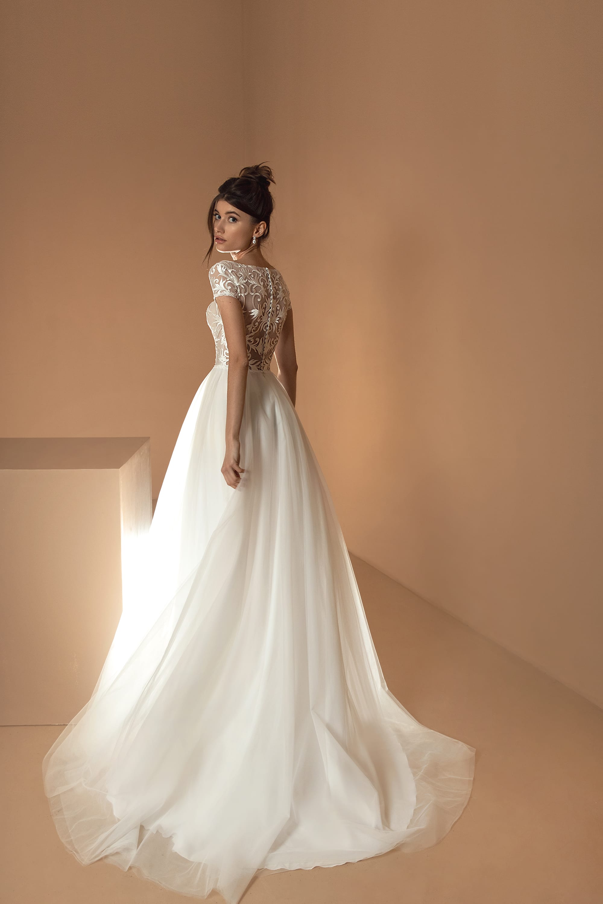 Light weddingdress, ariamo brud