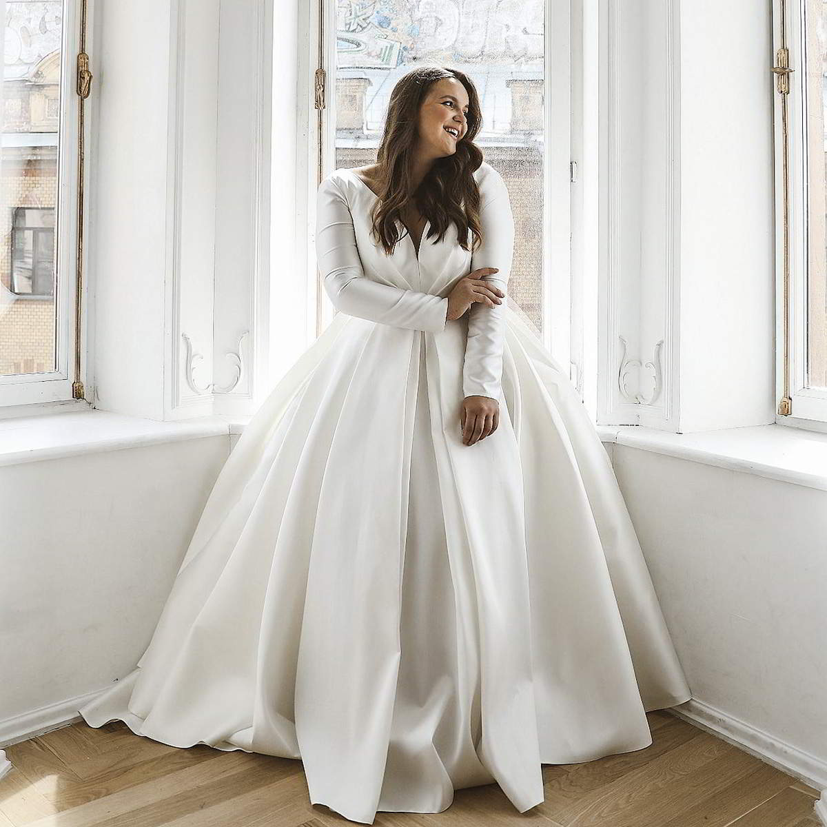 Olivia long sleeves big size weddingdress Copenhagen – brudekjoler i København – dansk butik