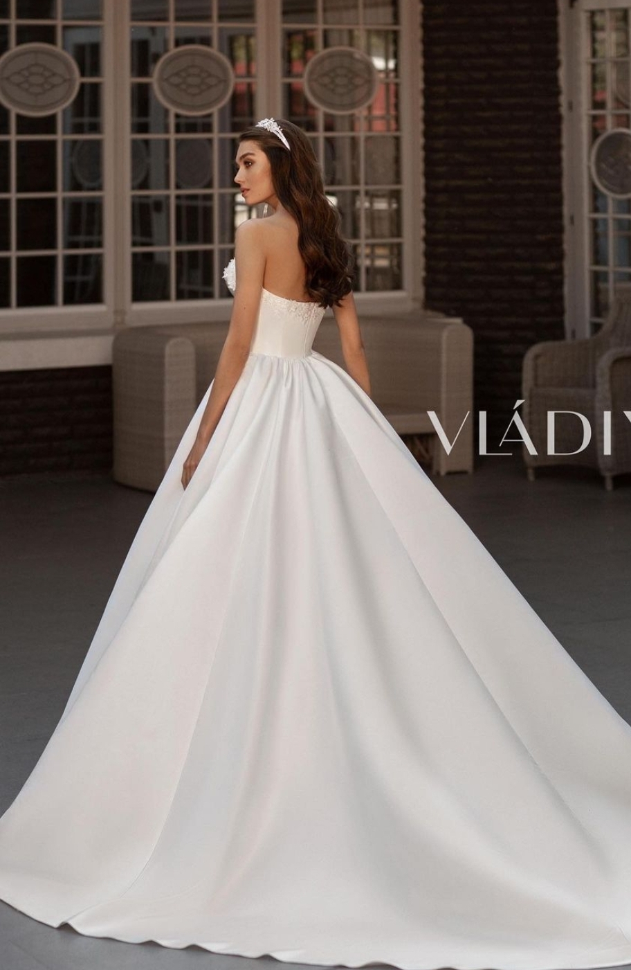 Elegant stropløs brudekjole