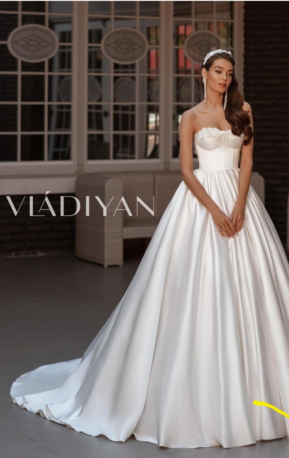 Elegant stropløs brudekjole