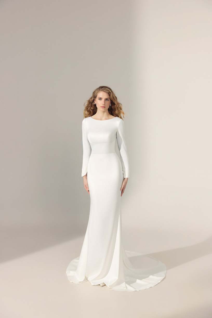 Glat ren enkel brudekjole Aria – Brudekjole med lange ærmer, brudekjoler i Helsingør – dansk butik på Sjælland