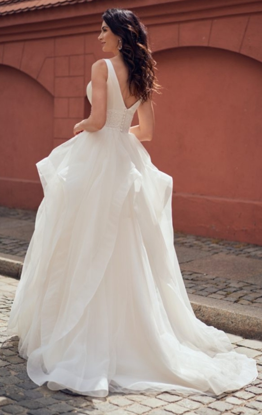 Annais Bridal  a line svane brudekjole med glimmer og beige