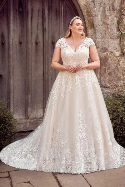 Blush brudekjole med corsage i ryggen – Plus Size Brudekjoler, brudekjoler i København – dansk butik