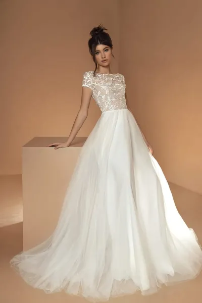 Light weddingdress, ariamo brud – brudekjoler i Taastrup – dansk butik ved København